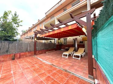 Casa a schiera con balcone in vendita a Carrer JONIC 6