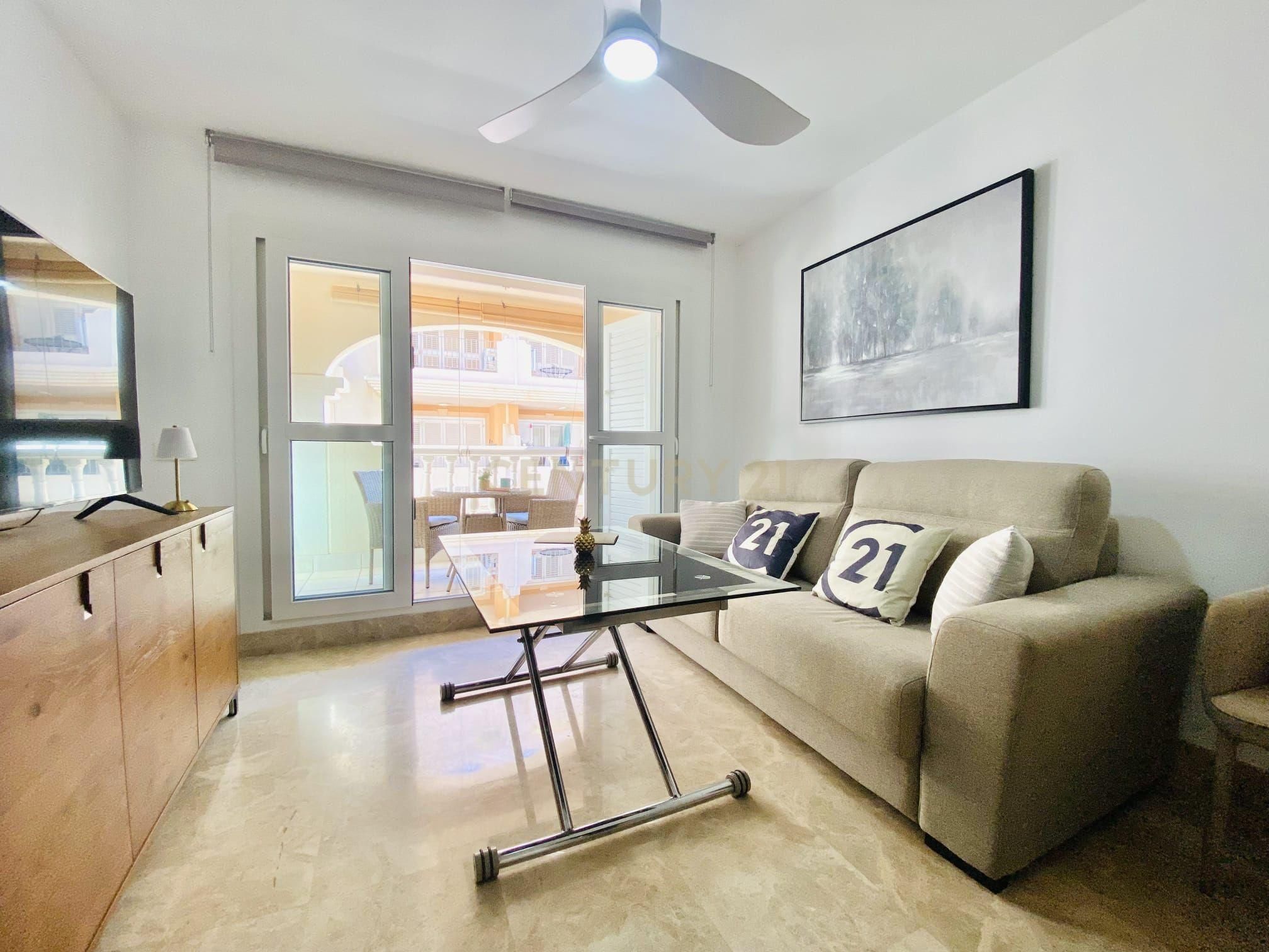 Sala d'estar de Pis en venda en El Ejido amb Aire condicionat i Piscina