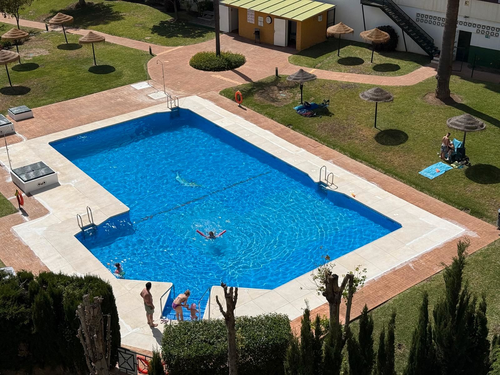 Swimming pool of Flat to rent in Benalmádena  with Air Conditioner, Furnished and Oven