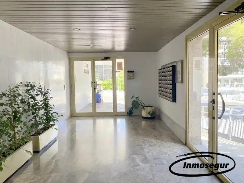 Piso en venta en Salou con Terraza, Amueblado y Piscina comunitaria