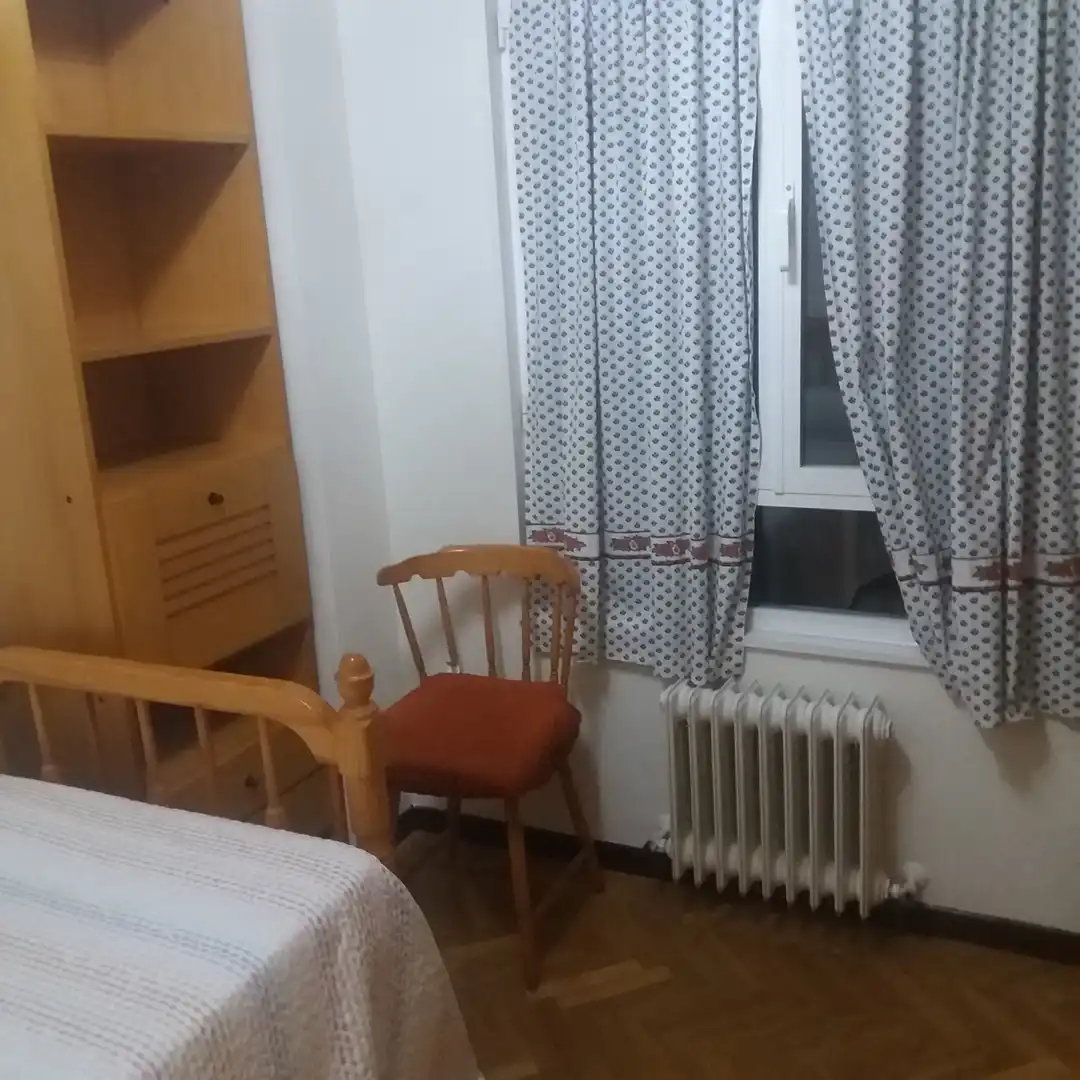 Dormitori de Pis en venda en Gijón  amb Calefacció, Parquet i Traster