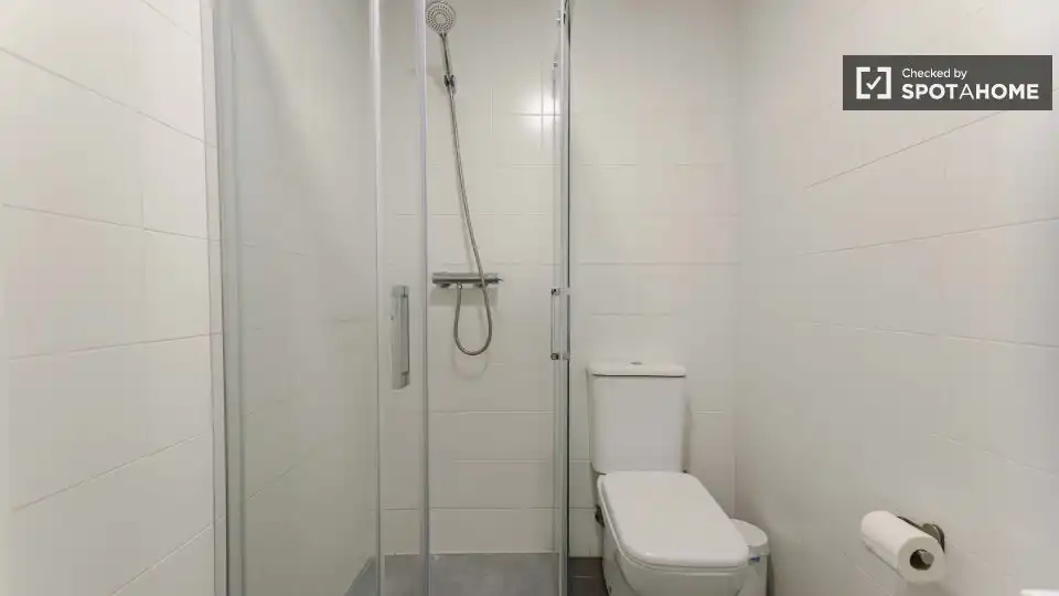 Bany de Pis de lloguer en Valencia amb Aire condicionat, Calefacció i Moblat