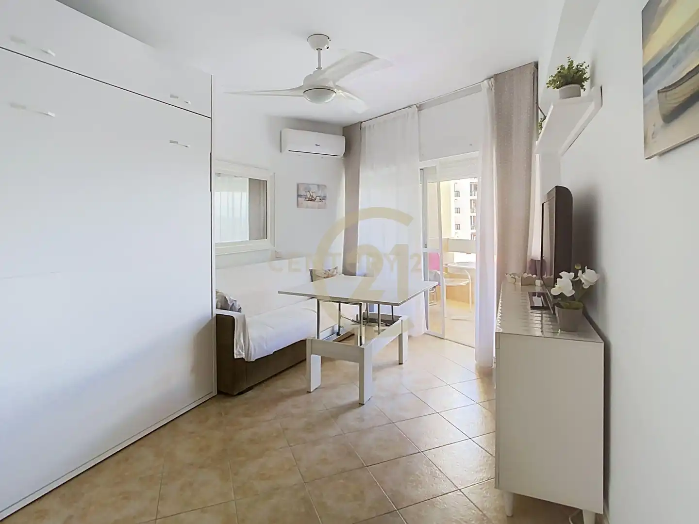 Habitación de Apartamento de alquiler en Benalmádena con Aire acondicionado, Piscina y Microondas