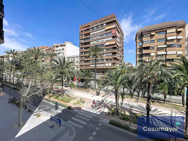 Oficina en Alquiler en Avinguda General Marvá en Mercado