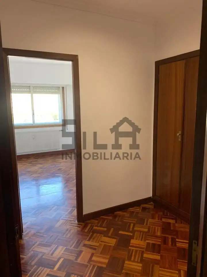 Dormitori de Dúplex de lloguer en Ourense Capital  amb Calefacció, Parquet i Balcó