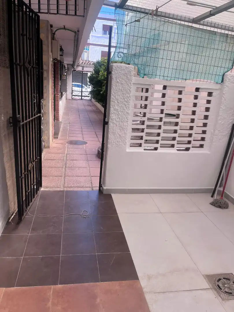 Business premises for sale in Calle Bikini 37, imagen 2