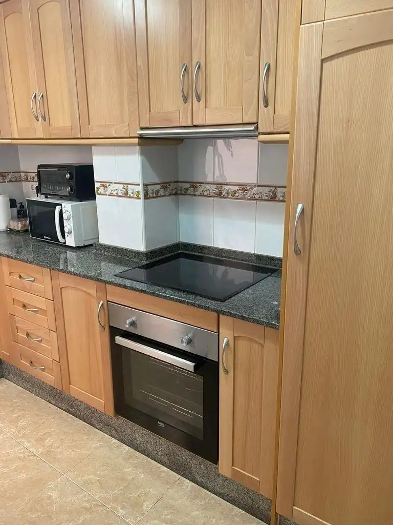 Cuina de Apartament de lloguer en Santa Pola amb Aire condicionat, Terrassa i Moblat