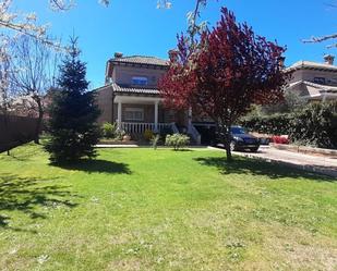 Jardí de Casa o xalet de lloguer en Pedrezuela amb Calefacció, Jardí privat i Terrassa