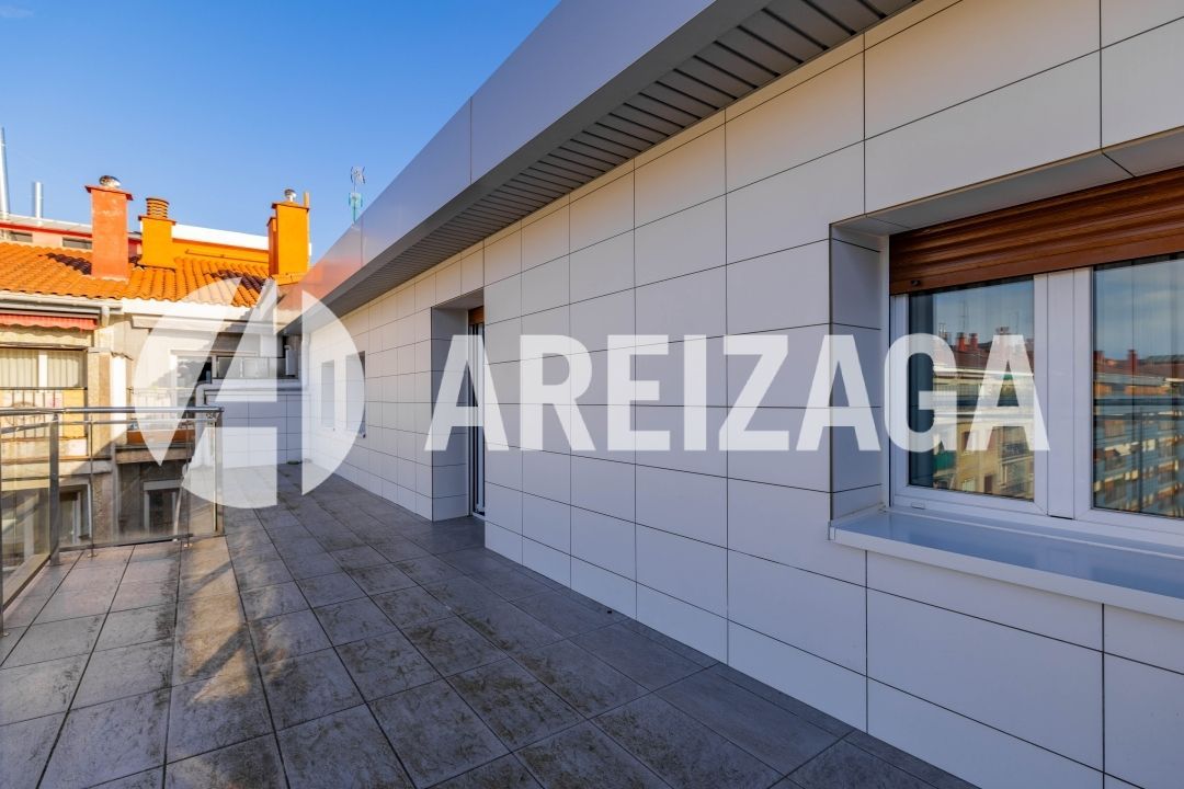 Vista exterior de Piso en venta en Donostia - San Sebastián  con Calefacción y Terraza