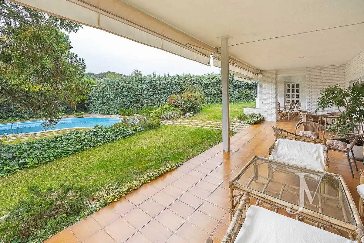 Jardí de Casa o xalet en venda en Madrid amb Aire condicionat, Calefacció i Jardí privat
