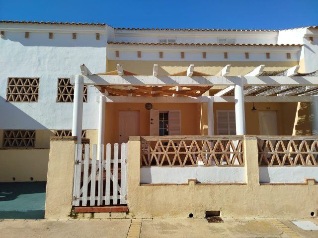 Vista exterior de Casa o xalet en venda en Islantilla amb Terrassa i Moblat