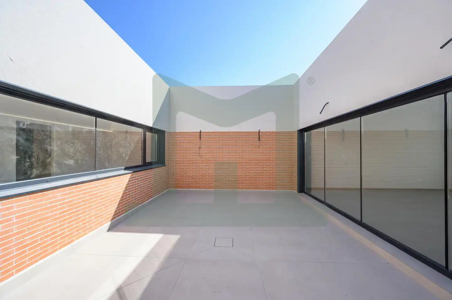 Vista exterior de Casa adosada en venta en Griñón con Calefacción, Jardín privado y Piscina
