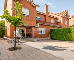 Exterior view of Single-family semi-detached for sale in Rivas-Vaciamadrid  with Air Conditioner, Heating and Private garden