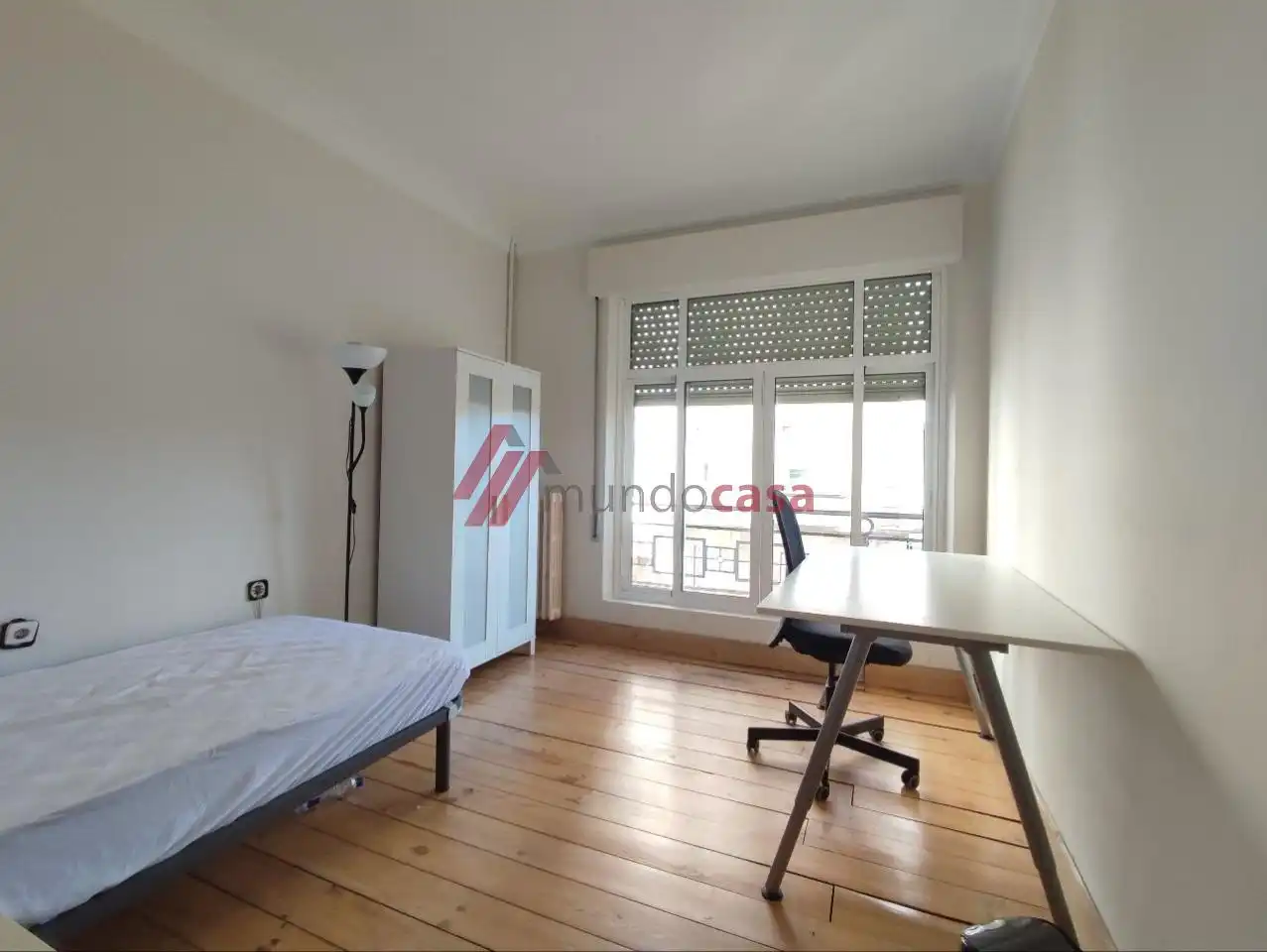 Habitación de Piso para compartir en Ferrol con Calefacción, Parquet y Amueblado