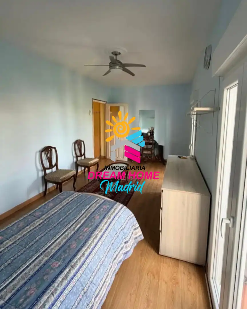 Habitación de Piso en venta en Madrid con Balcón