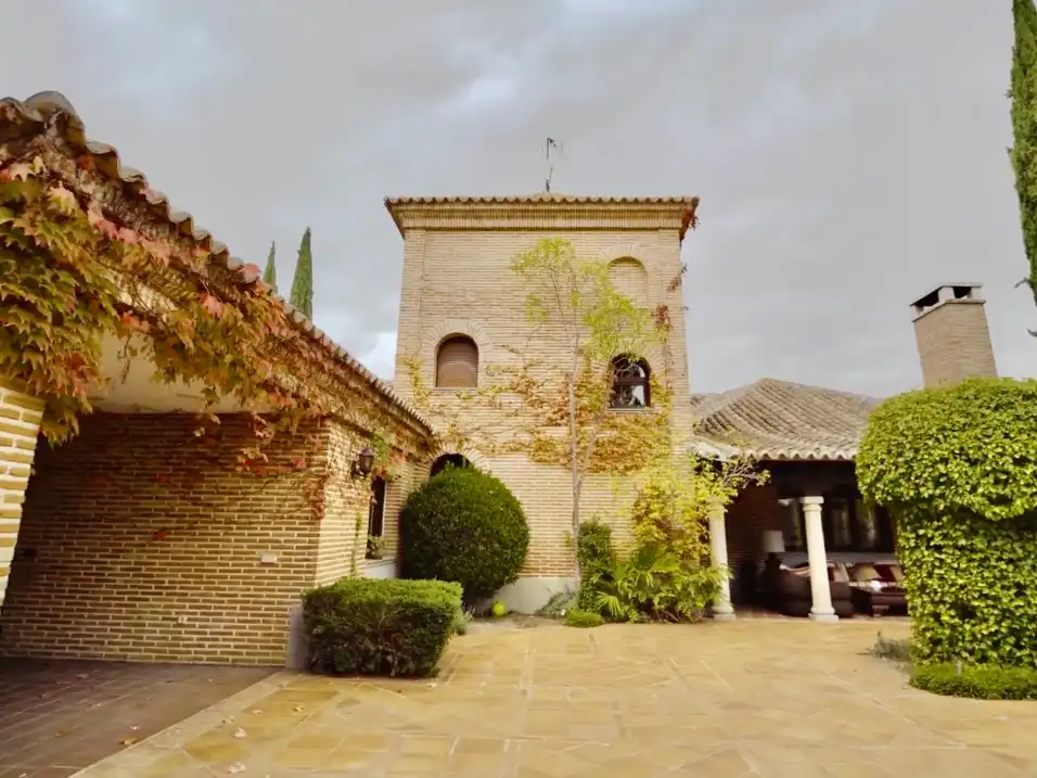 Vista exterior de Casa o chalet en venta en Las Rozas de Madrid con Aire acondicionado, Calefacción y Jardín privado