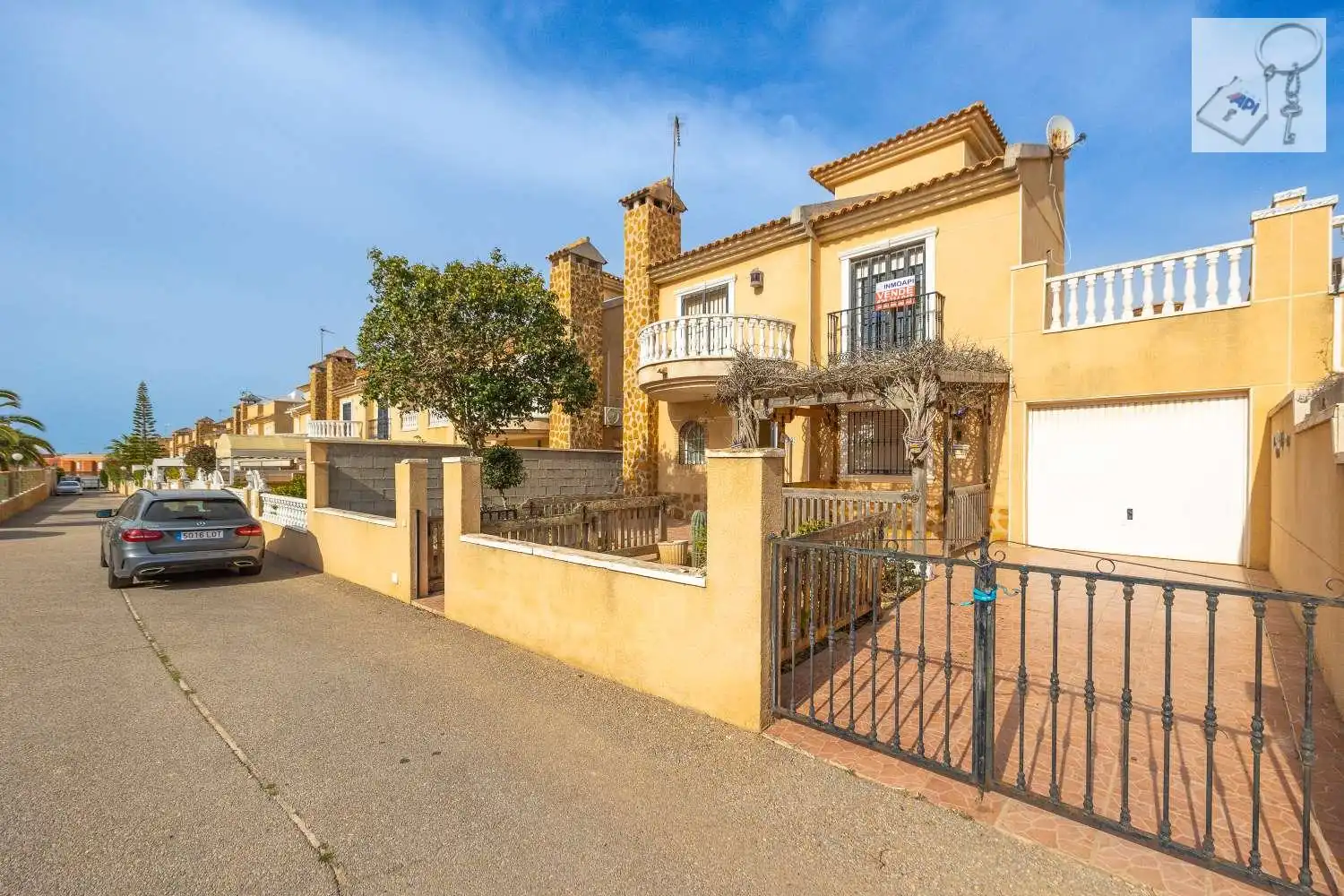Vista exterior de Casa o chalet en venta en Torrevieja con Terraza y Piscina