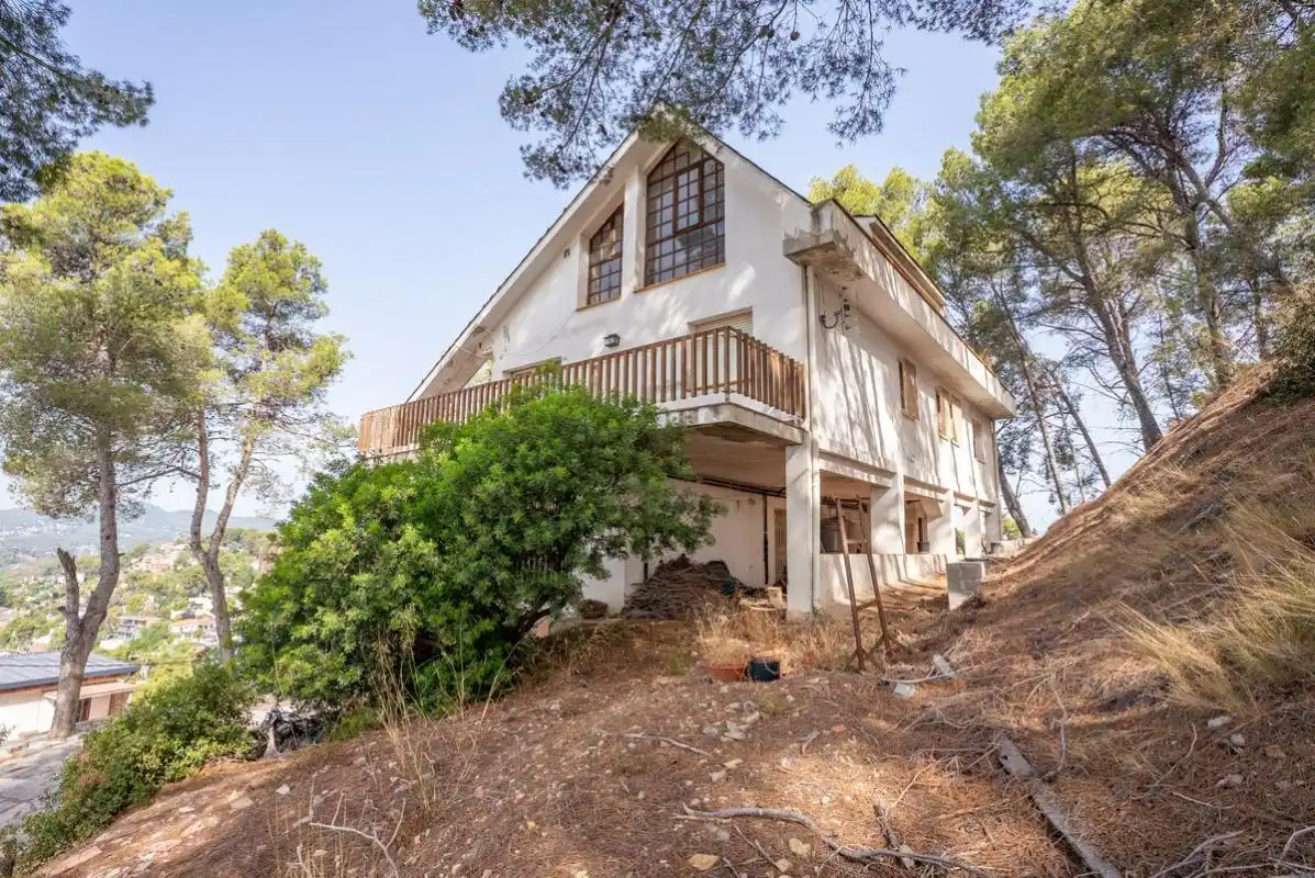 Casa con terraza en venta en Via Abadia de Poblet, imagen 2