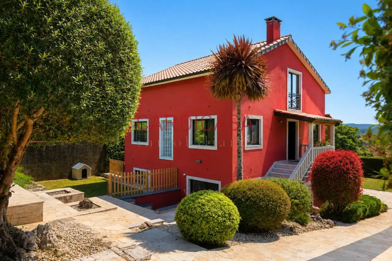 Vista exterior de Casa o xalet en venda en Mos amb Calefacció, Jardí privat i Terrassa
