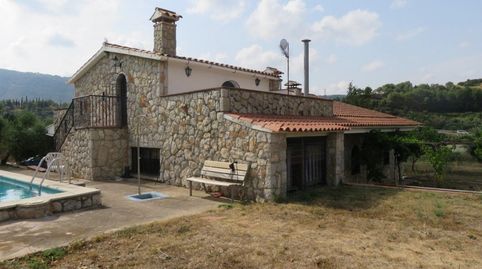 Masía reformada con 15,6 ha de terreno, piscina, pozo y vistas a la montaña en Canyelles, imagen 2