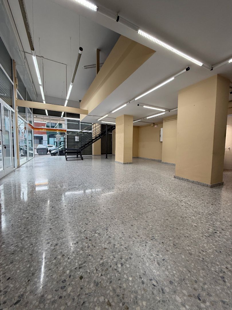 Local de lloguer en Terrassa amb Aire condicionat i Alarma