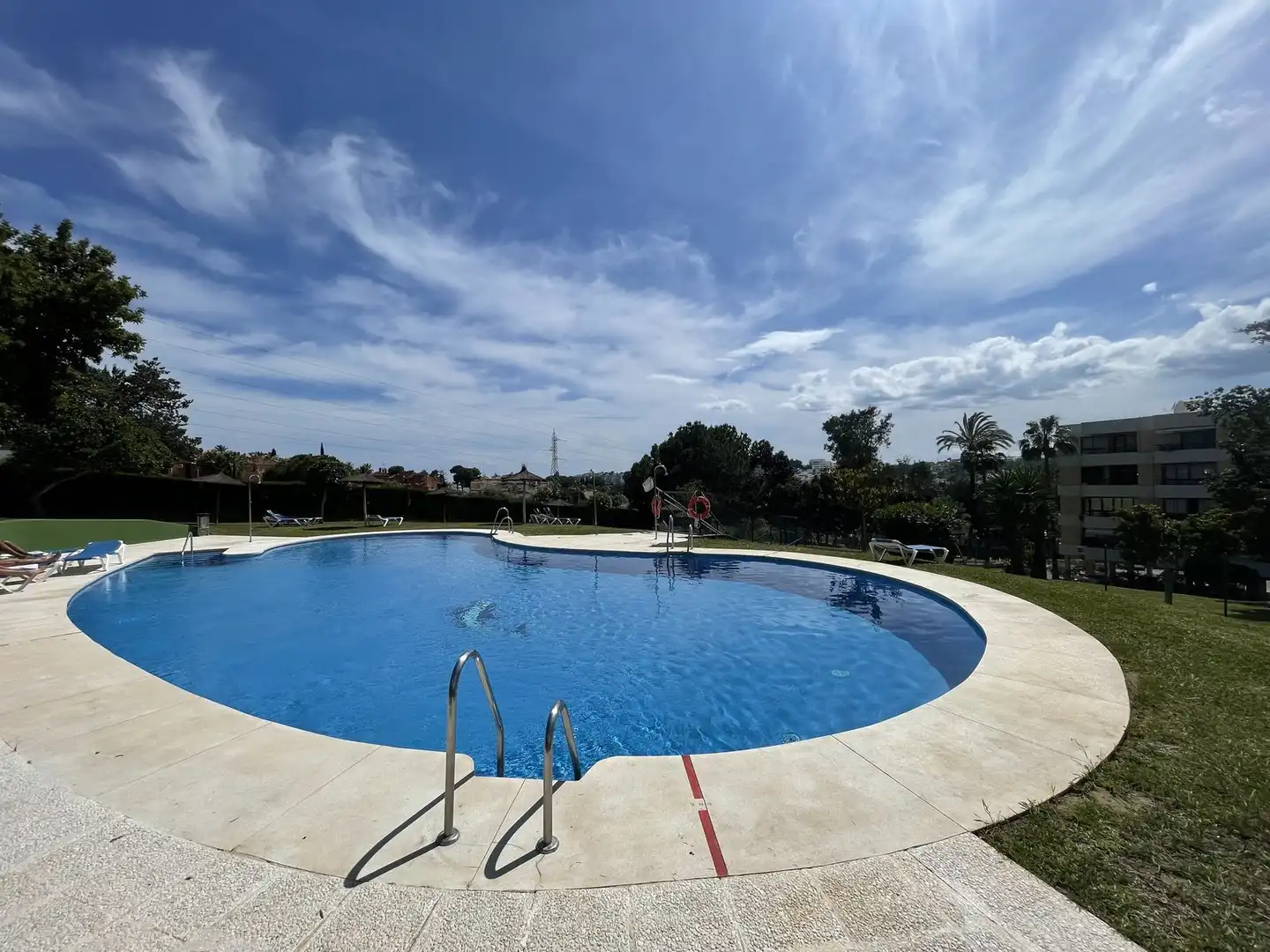 Piscina de Estudio en venta en Marbella con Amueblado