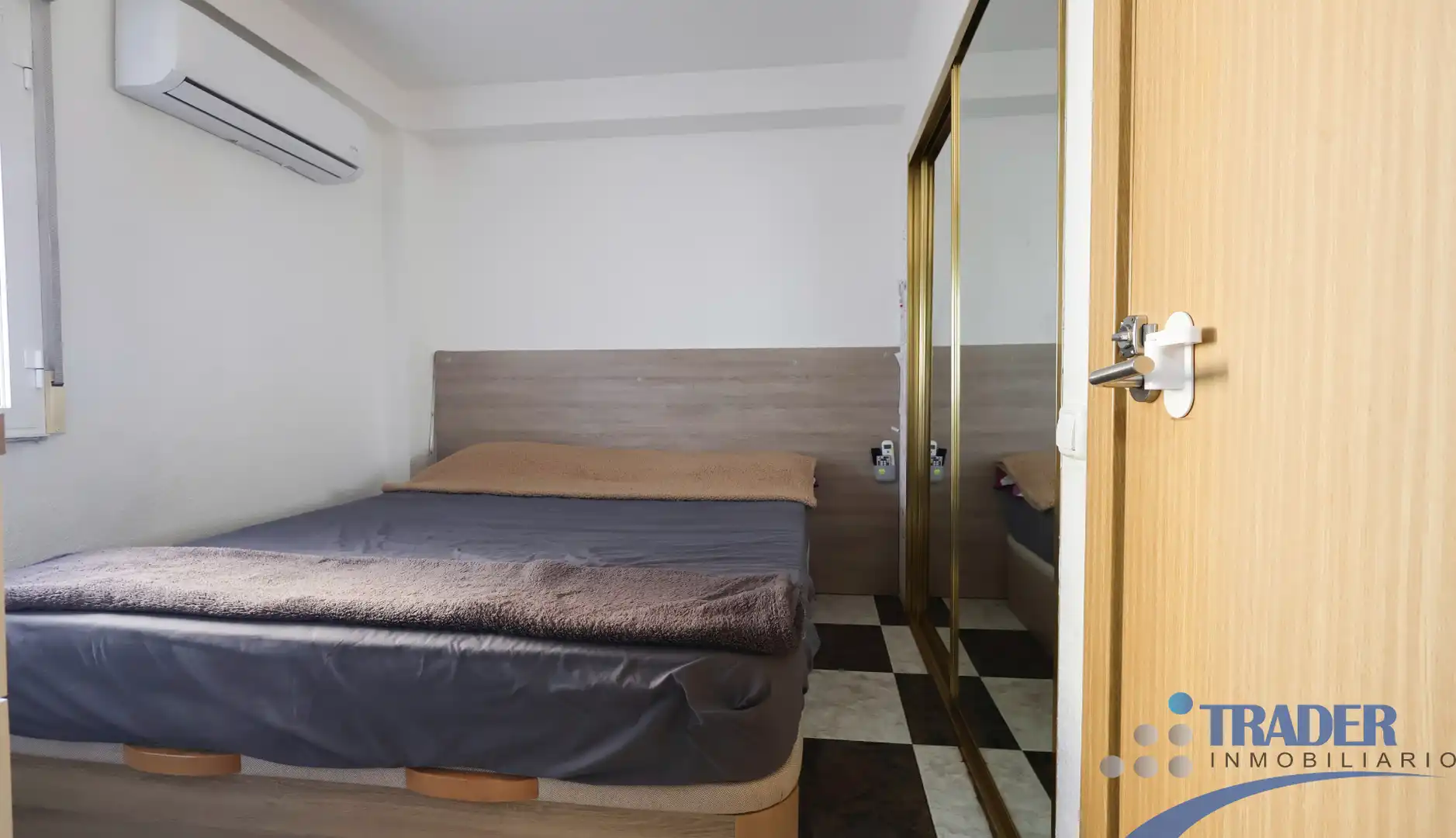 Habitación de Piso en venta en Fuenlabrada con Jardín privado, Terraza y Balcón