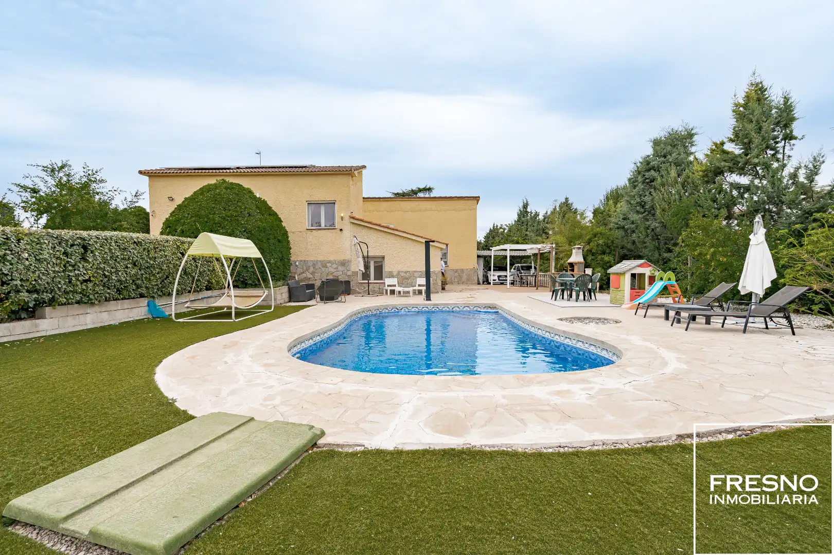 Piscina de Casa o xalet en venda en Paracuellos de Jarama amb Aire condicionat, Calefacció i Jardí privat