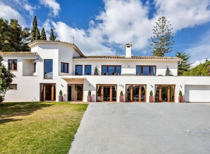 Vista exterior de Casa o xalet de lloguer en Marbella amb Aire condicionat, Calefacció i Jardí privat