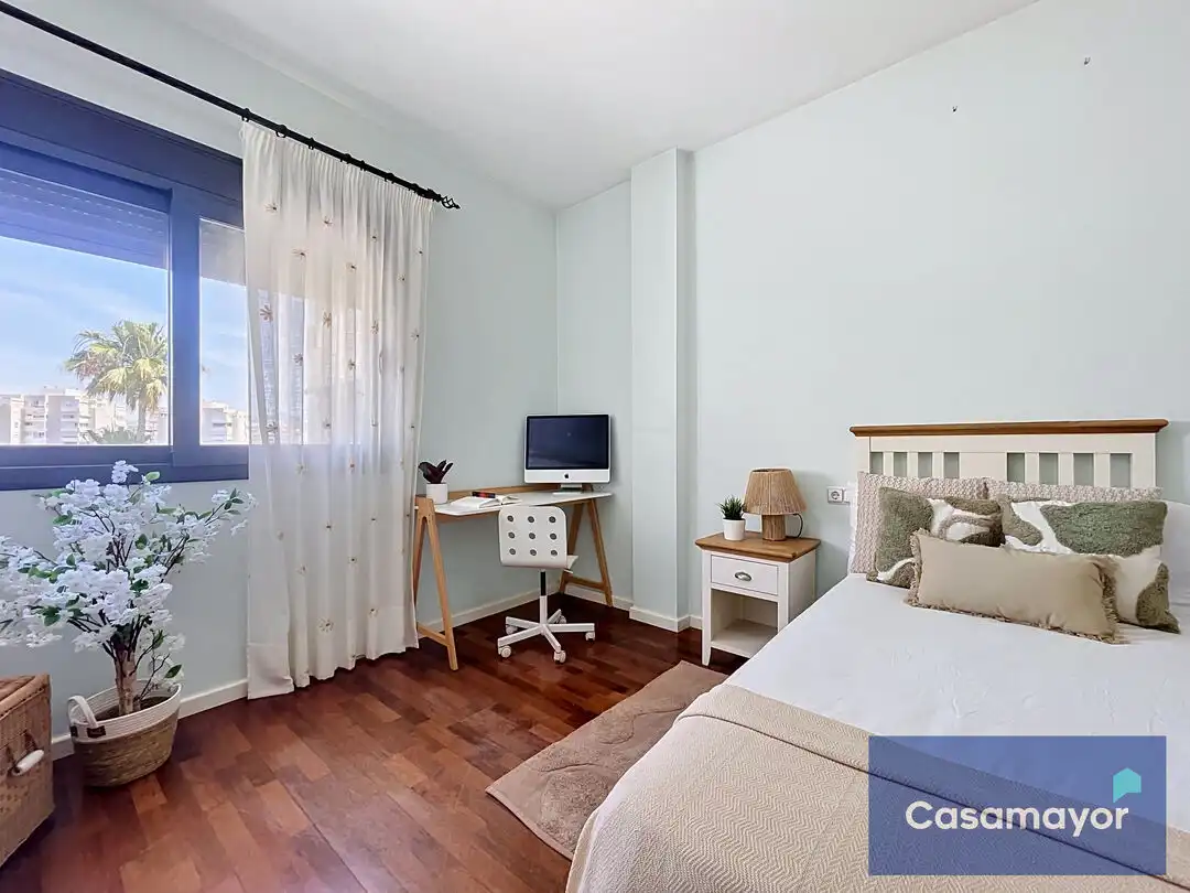 Dormitori de Casa o xalet en venda en Alicante / Alacant amb Aire condicionat, Calefacció i Jardí privat