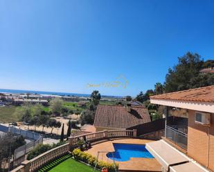 Vista exterior de Casa o xalet en venda en Santa Susanna amb Aire condicionat, Calefacció i Jardí privat