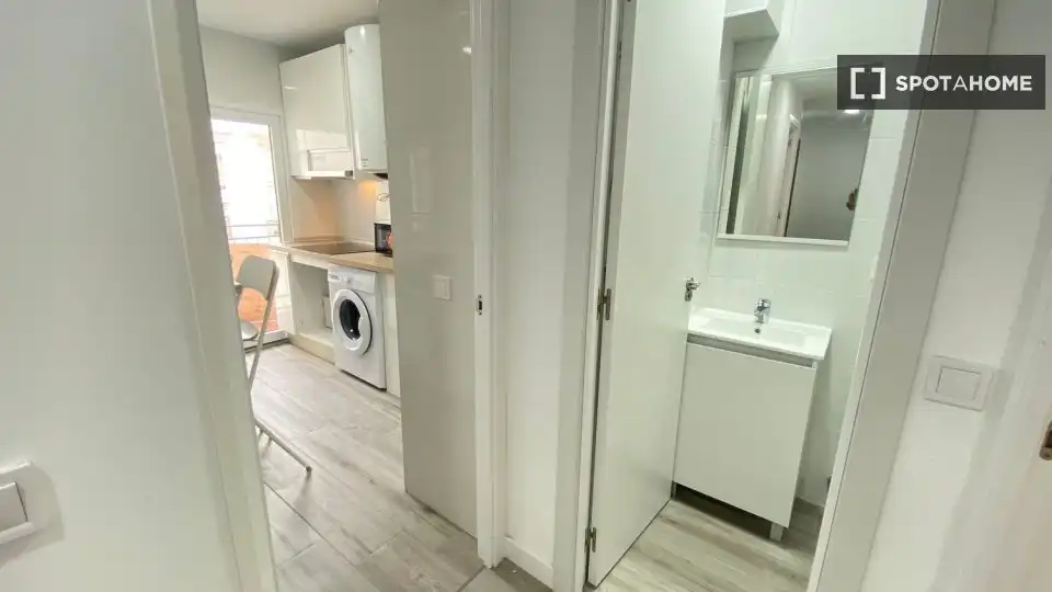 Baño de Piso de alquiler en Madrid con Aire acondicionado, Calefacción y Amueblado