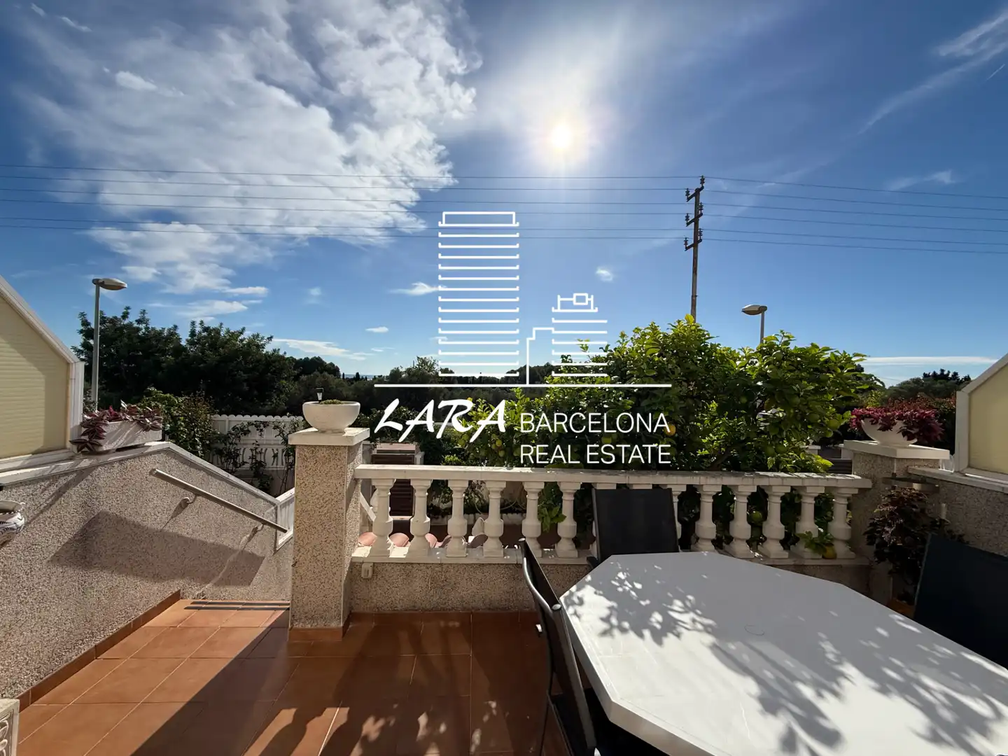 Vista exterior de Casa adosada en venda en Creixell amb Aire condicionat, Calefacció i Jardí privat