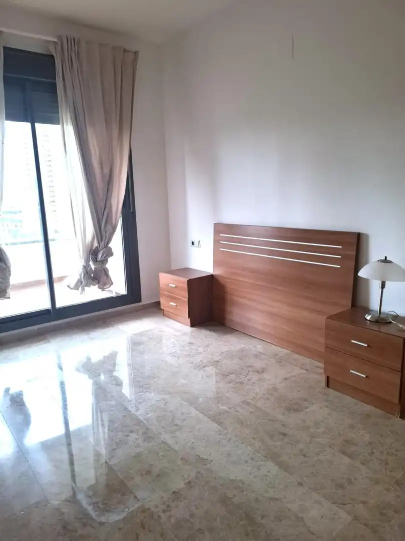 Dormitori de Apartament de lloguer en Benidorm amb Aire condicionat, Calefacció i Terrassa
