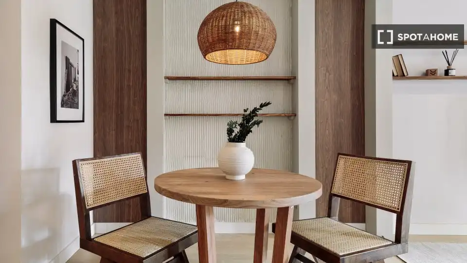 Menjador de Apartament per a compartir en Barcelona amb Aire condicionat, Terrassa i Moblat
