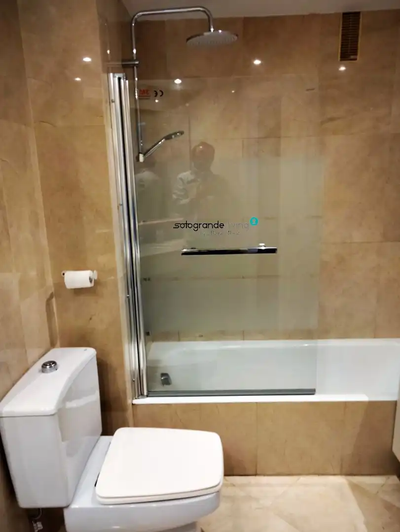Bathroom of Apartments for sale in Sotogrande  with Air Conditioner, Heating and Furnished