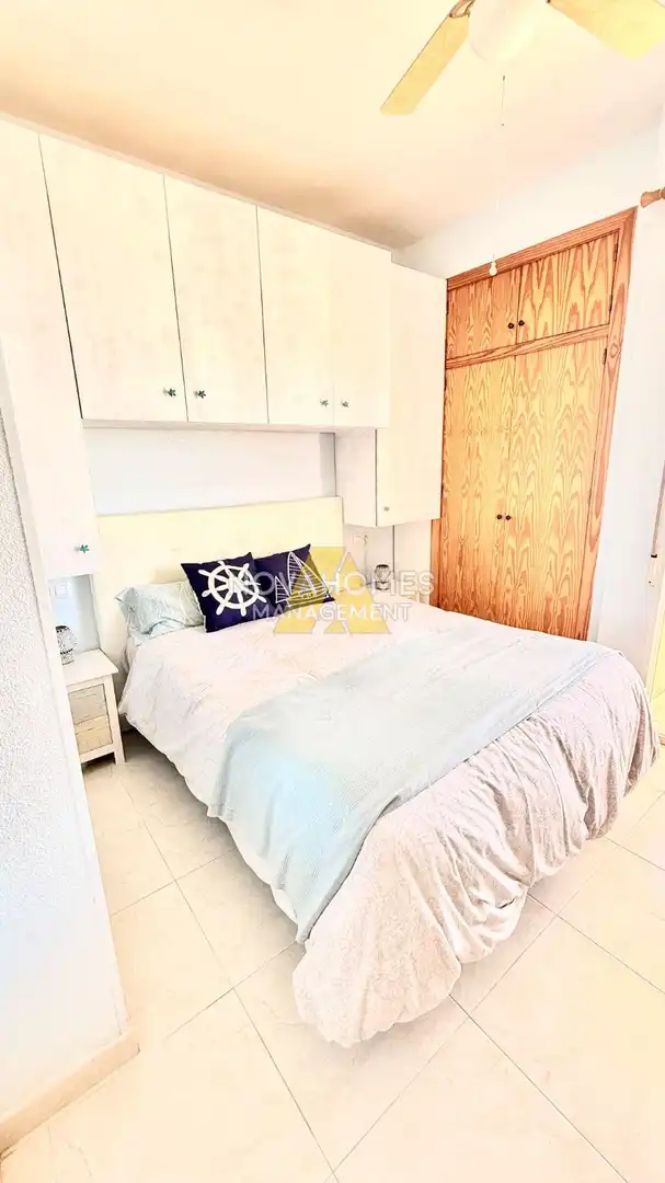 Schlafzimmer von Wohnungen zum Verkauf in La Manga del Mar Menor mit Klimaanlage, Heizung und Terrasse