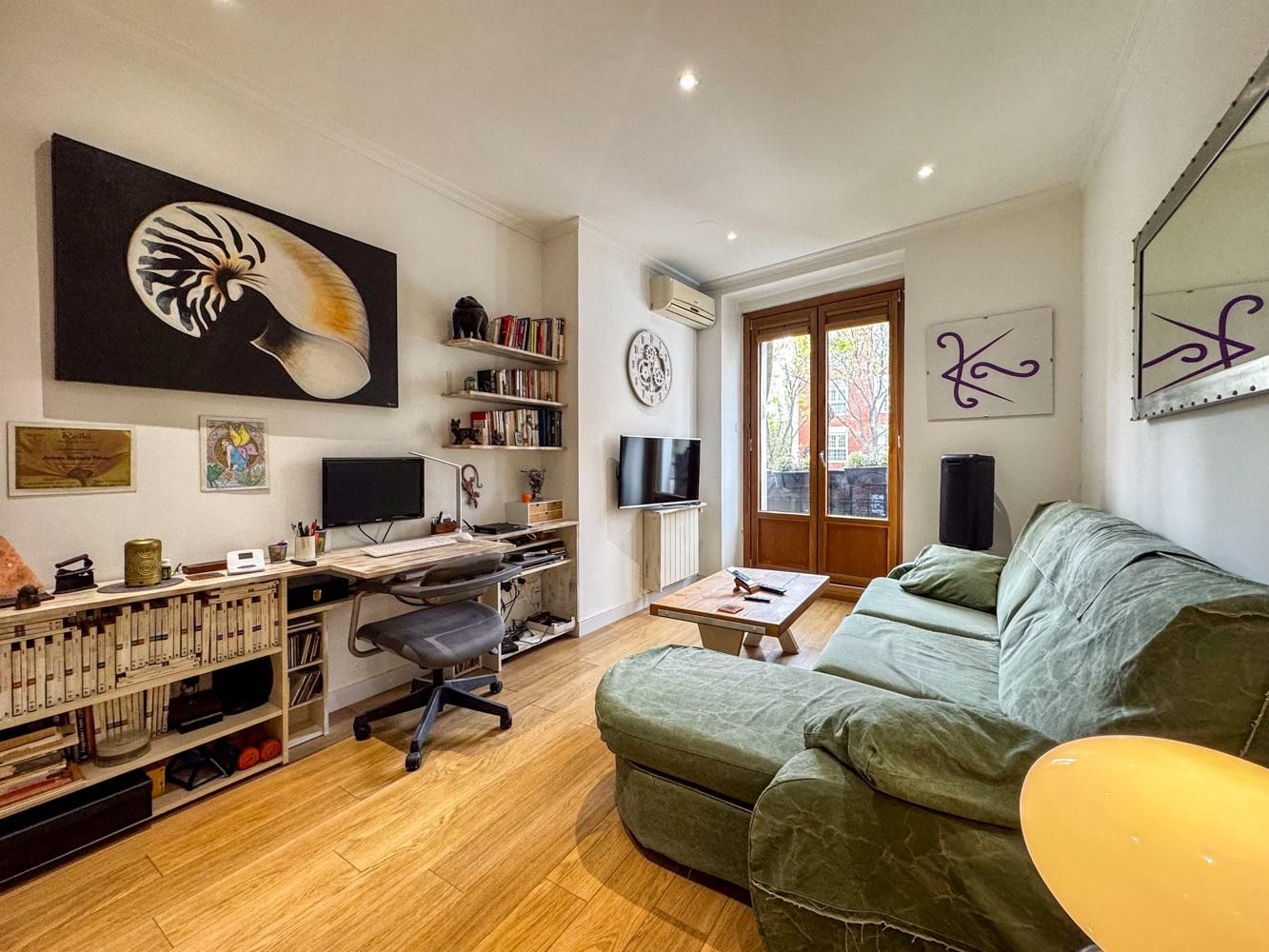 Sala de estar de Piso en venta en  Madrid Capital con Calefacción y Balcón