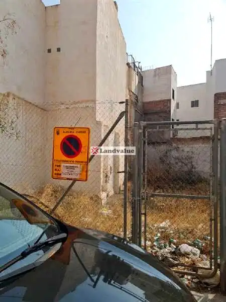 Terrenys i solars en venda a Calle María Guerrero, 9-11