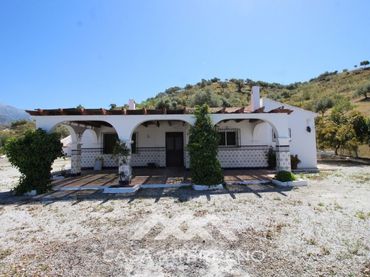 Casa amb piscina en venda a Canillas de Aceituno
