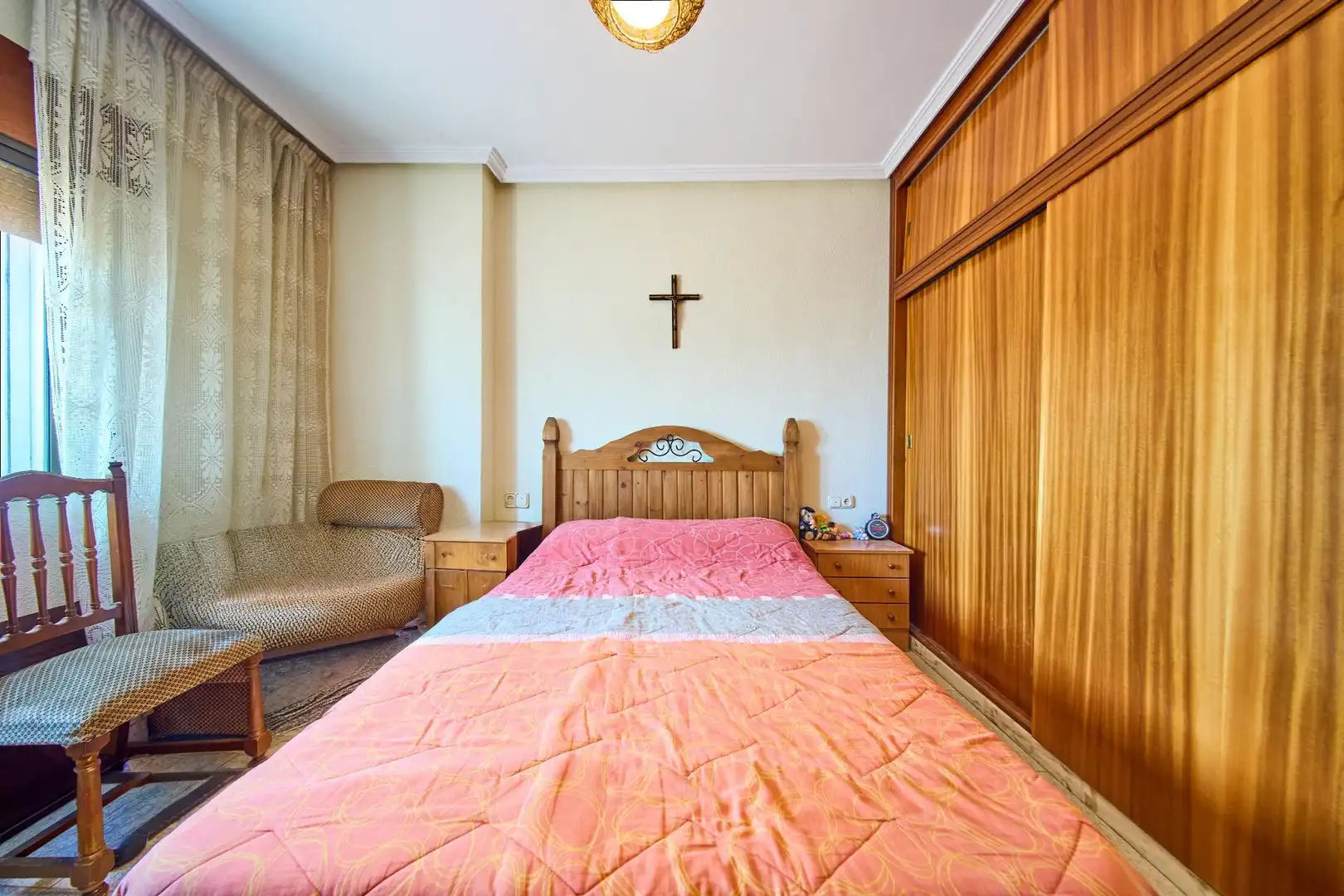 Habitación de Casa adosada en venta en Baza con Calefacción, Terraza y Trastero