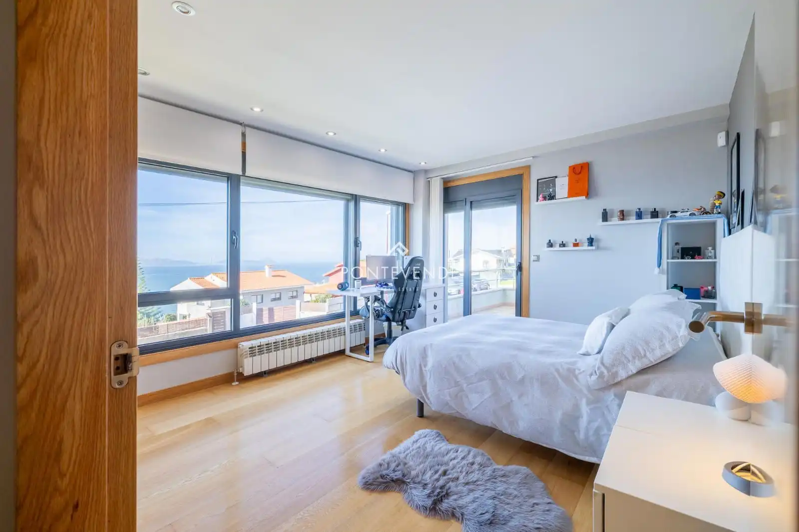 Dormitori de Casa o xalet en venda en Vigo  amb Calefacció, Jardí privat i Terrassa