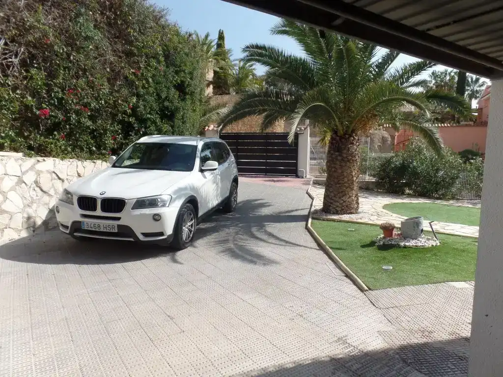 Aparcament de Pis en venda en El Campello amb Aire condicionat, Jardí privat i Piscina