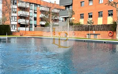 Piscina de Pis en venda en Sant Cugat del Vallès amb Aire condicionat, Calefacció i Parquet