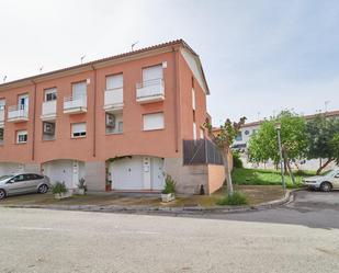 Vista exterior de Casa adosada en venda en El Vendrell amb Calefacció, Jardí privat i Terrassa