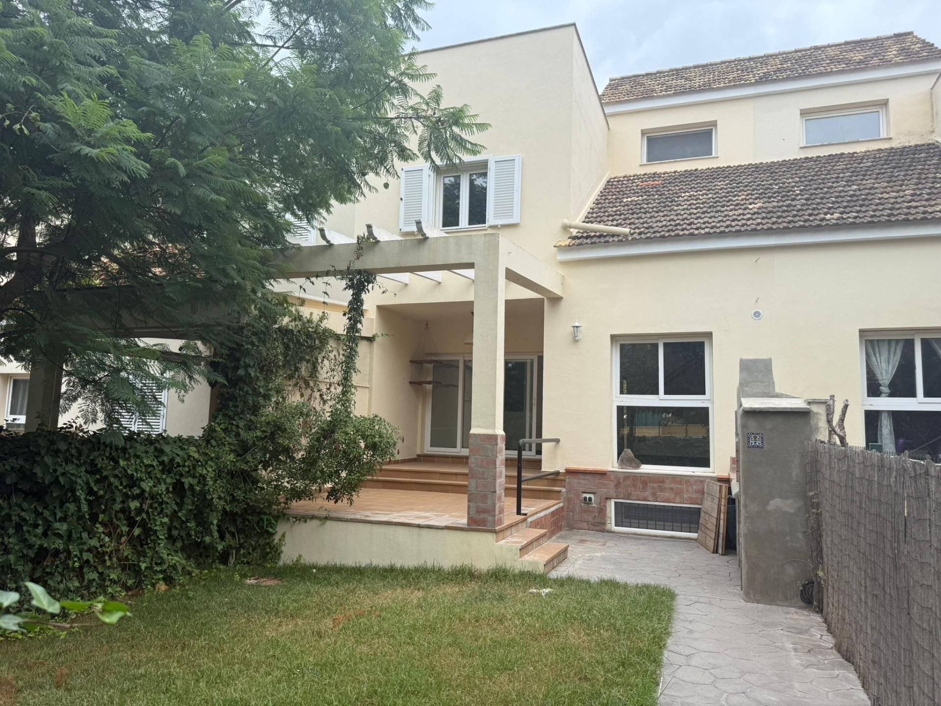 Vista exterior de Casa adosada en venta en Chiclana de la Frontera