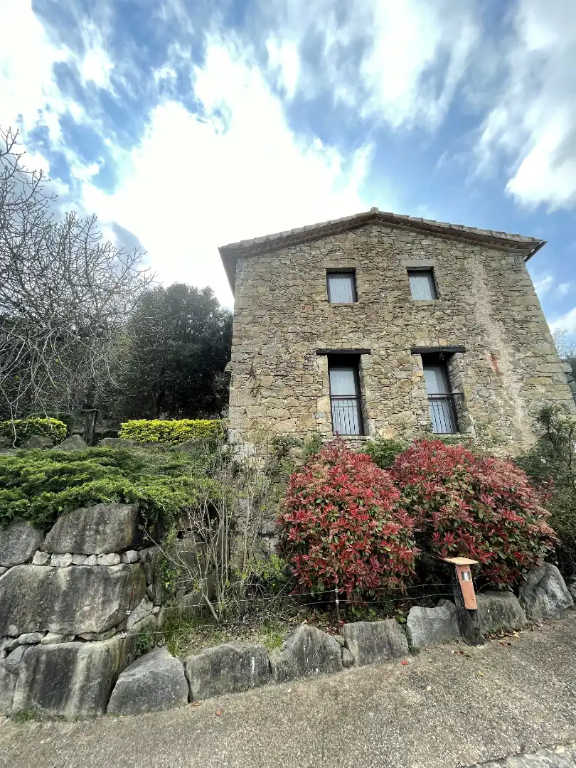 Vista exterior de Finca rústica en venda en Mieres (Girona) amb Calefacció, Parquet i Terrassa