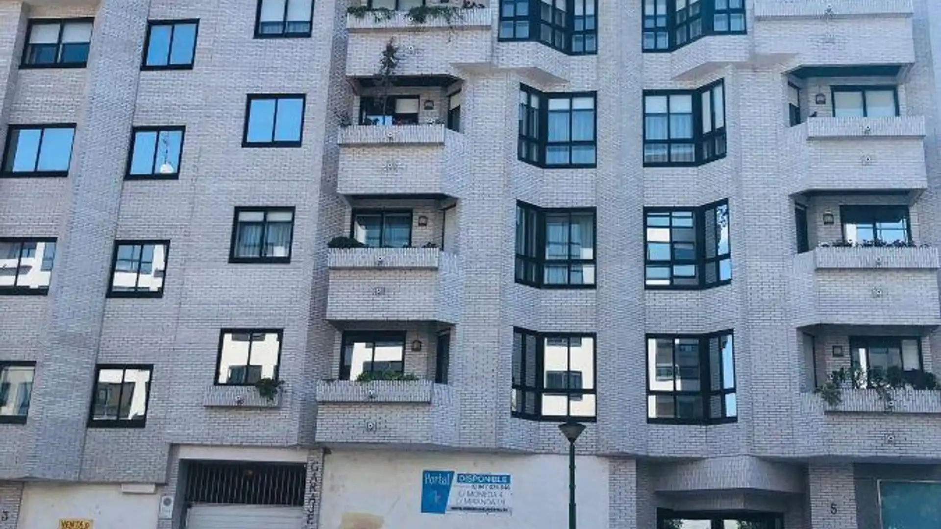 Exterior view of Premises for sale in Burgos Capital