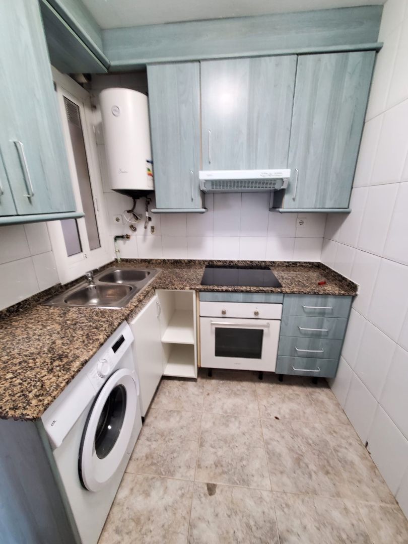 Cuina de Pis de lloguer en  Tarragona Capital amb Moblat, Forn i Rentadora