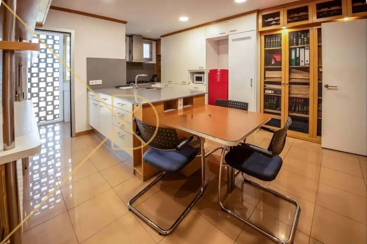 Küche von Wohnung zum Verkauf in Barcelona mit Parkett